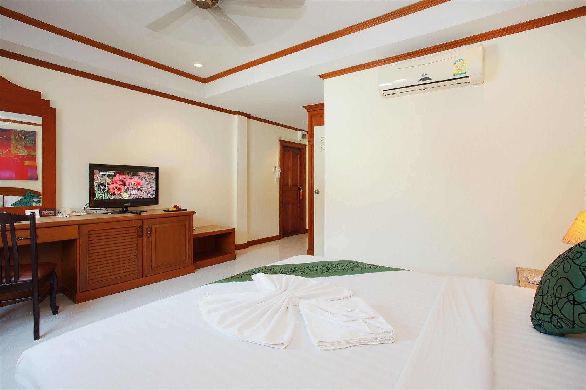 The Yim Siam Hotel Patong Экстерьер фото